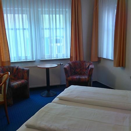 Hotel Loewensteiner Hof Haus Am Neuplatz Вертхайм Екстериор снимка