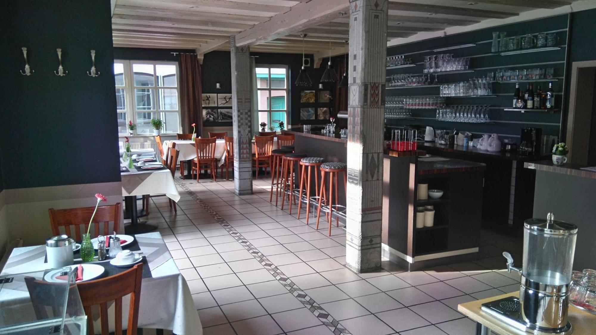 Hotel Loewensteiner Hof Haus Am Neuplatz Вертхайм Екстериор снимка