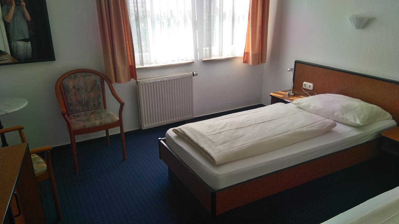 Hotel Loewensteiner Hof Haus Am Neuplatz Вертхайм Екстериор снимка