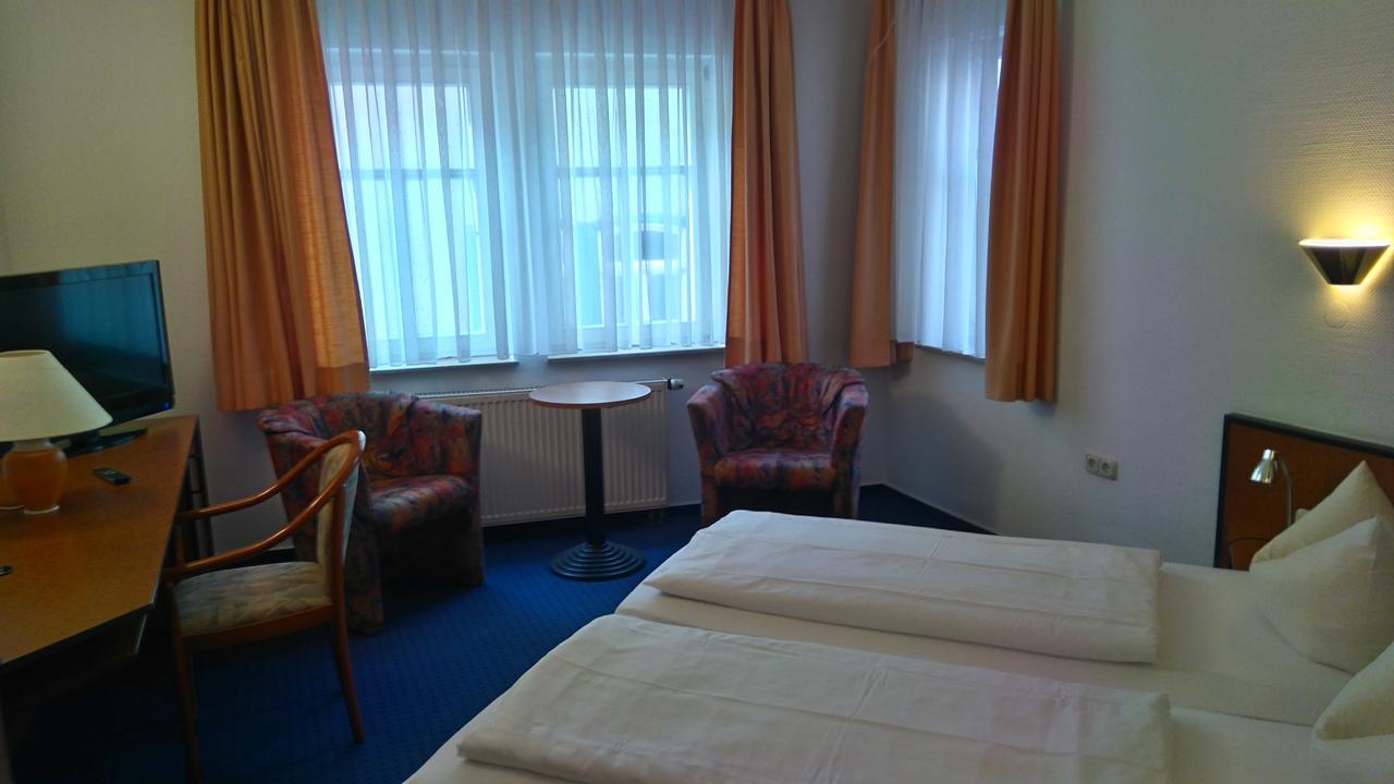 Hotel Loewensteiner Hof Haus Am Neuplatz Вертхайм Екстериор снимка