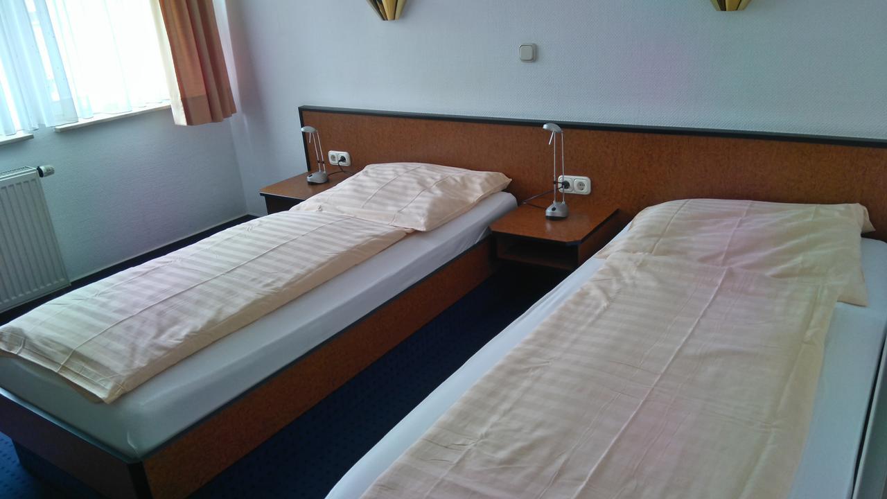 Hotel Loewensteiner Hof Haus Am Neuplatz Вертхайм Екстериор снимка