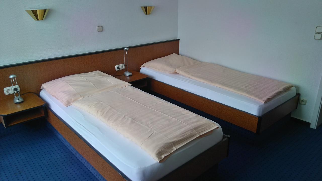 Hotel Loewensteiner Hof Haus Am Neuplatz Вертхайм Екстериор снимка