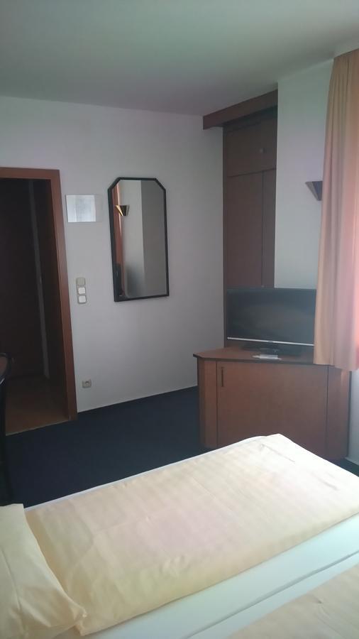 Hotel Loewensteiner Hof Haus Am Neuplatz Вертхайм Екстериор снимка